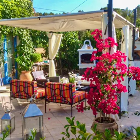 Holiday home Lovely In With Outdoor Swimming Pool *